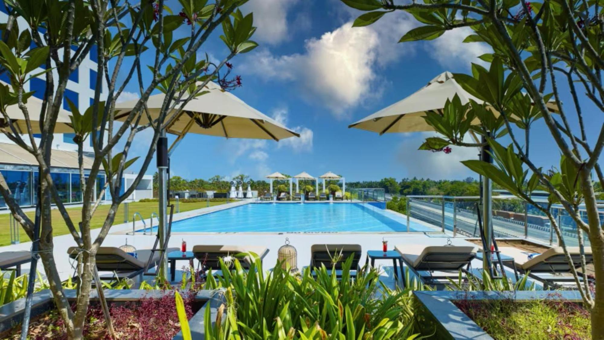 O By Tamara, Trivandrum Thiruvananthapuram ภายนอก รูปภาพ The swimming pool at the resort
