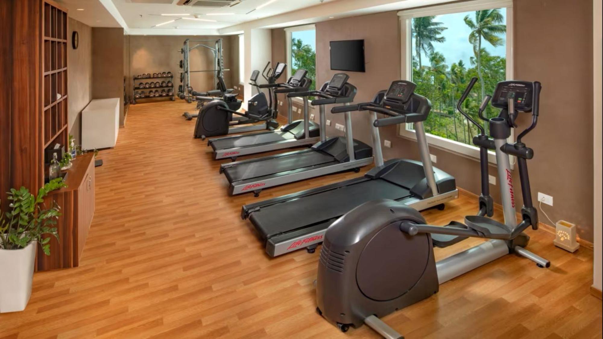 O By Tamara, Trivandrum Thiruvananthapuram ภายนอก รูปภาพ The gym at the hotel