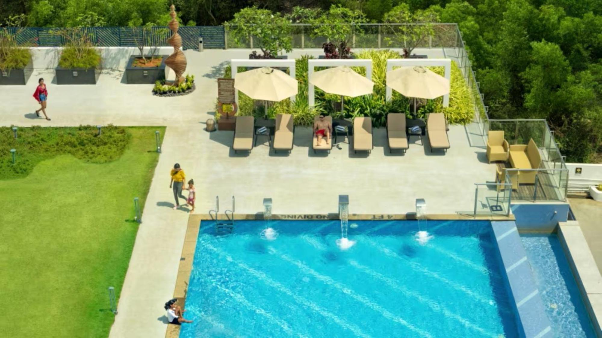 O By Tamara, Trivandrum Thiruvananthapuram ภายนอก รูปภาพ The swimming pool at the hotel