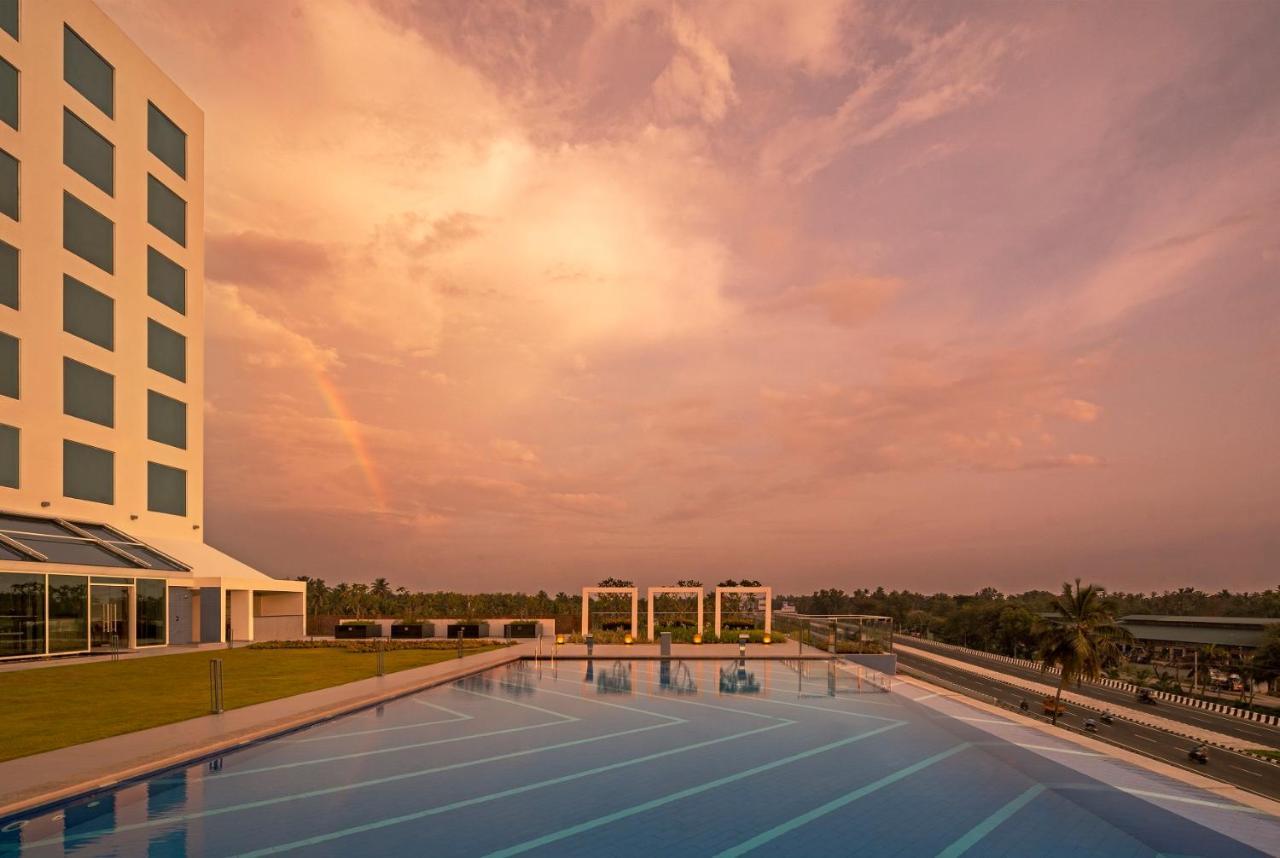 O By Tamara, Trivandrum Thiruvananthapuram ภายนอก รูปภาพ The pool at the Infosys Mysuru campus